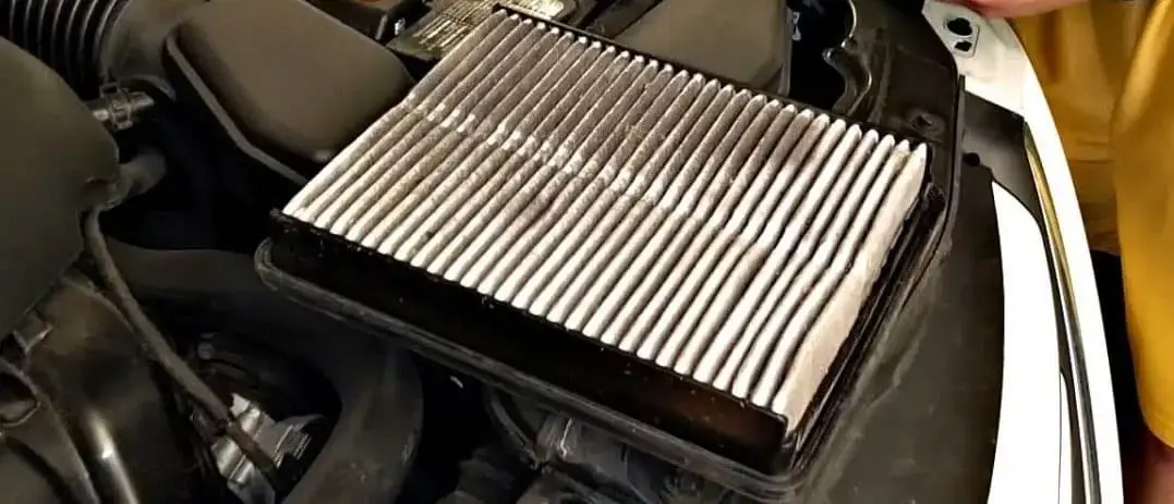 When to Replace Air Filter: Mileage Guide & Warning Signs