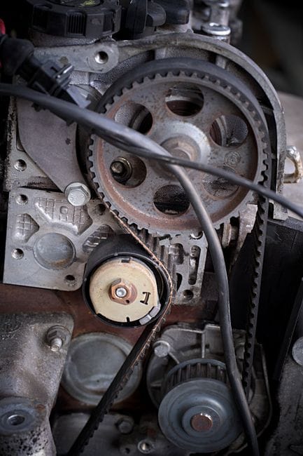 What Is a Timing Belt vs Timing Chain? Defining the Engine's Synchronization System - timing belt vs timing chain