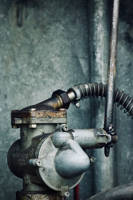 Symptoms of Worn Valve Guide Seals - worn valve guide seals