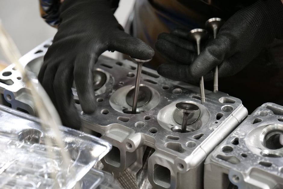 Diagnosing Worn Valve Guide Seals vs. Piston Rings - worn valve guide seals
